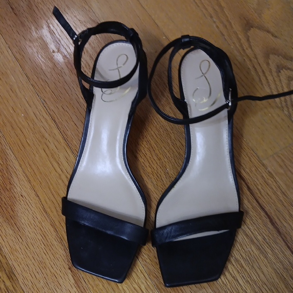 RAYE Black Heels Minimalist Design